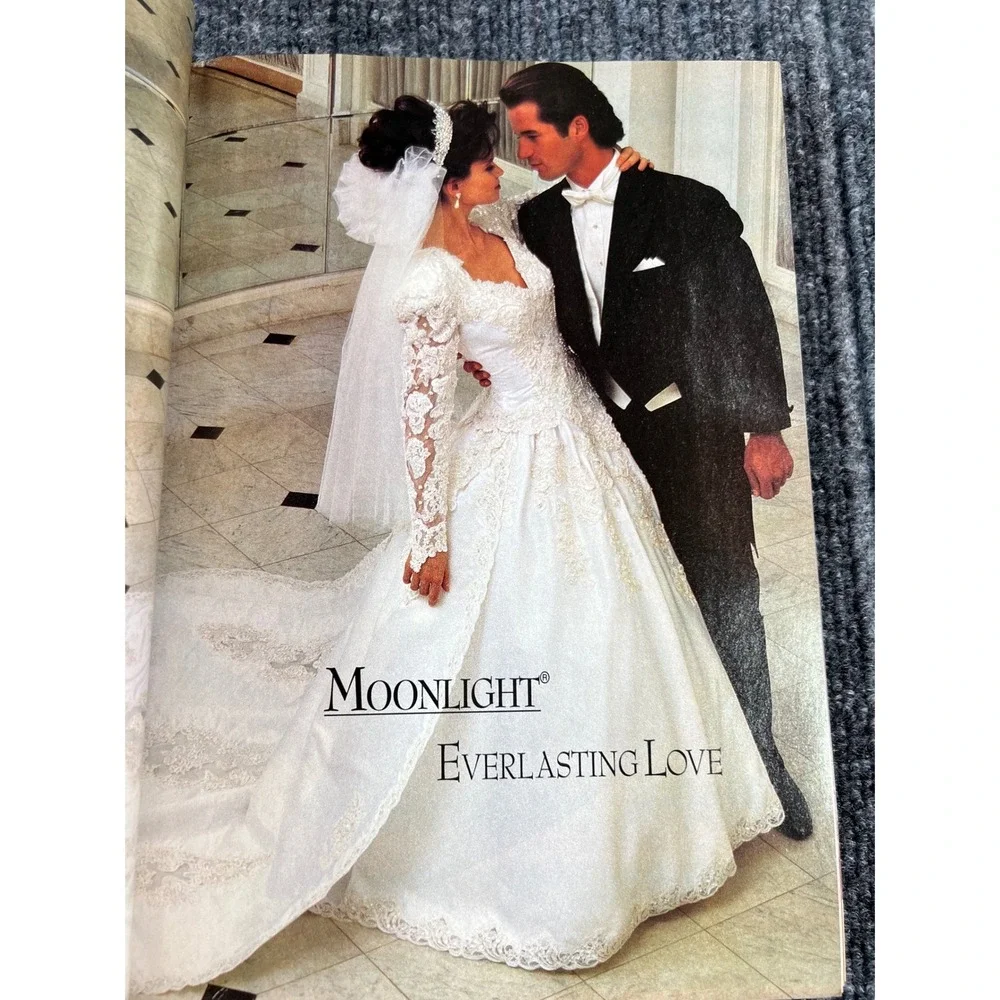 Vintage 90s MODERN BRIDE Magazine August/September 1994 Wedding Gowns Decor Cake